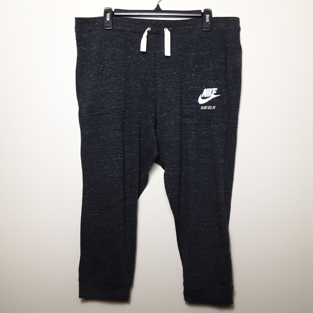 Nike Sportswear Vintage Crops Size XL